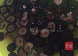 香辣排骨烧香菇的做法图解2