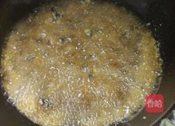 干煸蚕蛹的做法图解2