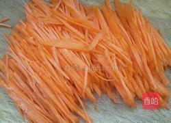 糖醋胡萝卜丝。的做法图解2