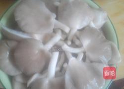 蒸平菇的做法图解1