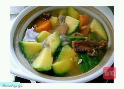 鳗鱼黄豆小瓜炖排骨汤的做法图解5