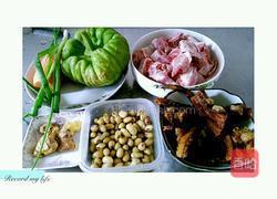 鳗鱼黄豆小瓜炖排骨汤的做法图解1