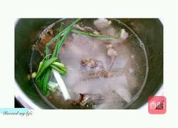 鳗鱼黄豆小瓜炖排骨汤的做法图解3