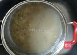 绿豆，莲子，薏米粥。的做法图解3