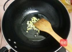 土豆炒鸡肉的做法图解2