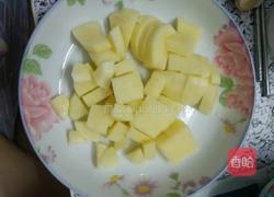 土豆炒鸡肉的做法图解3