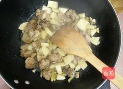 土豆炒鸡肉的做法图解5