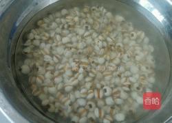 薏米筒骨汤的做法图解1