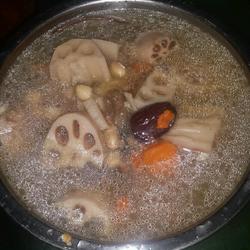 莲藕排骨红萝卜汤的做法[图]