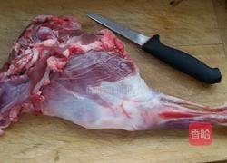 剔羊腿。的做法图解1