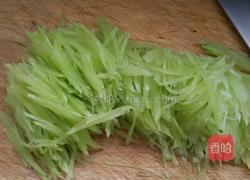 凉拌窝笋丝。的做法图解1