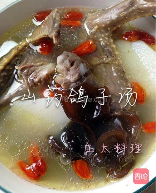 如图所示：美味可口有营养的鸽子汤成品图！