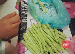 青豆角炒五花肉的做法图解1