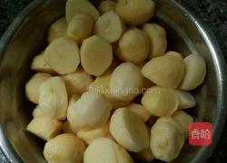 土豆烧肥肠的做法图解3