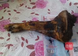 腊猪脚炖海带的做法图解1