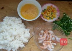 虾仁炒饭。的做法图解1