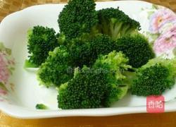 上汤西兰花的做法图解3