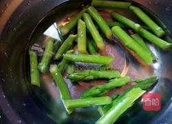 双椒炒芦笋的做法图解3