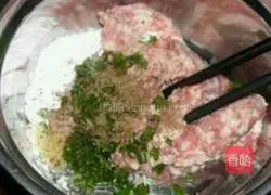 Illustration of how to make pan-fried lotus root cake 3