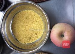 小米苹果粥的做法图解1