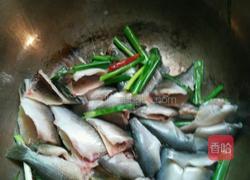 清炖野生小鲫鱼的做法图解3