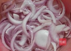 洋葱炒鱿鱼的做法图解4