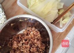 白菜包肉的做法图解1