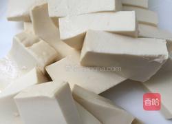 丝瓜皮蛋豆腐汤的做法图解2