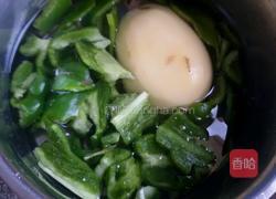 尖椒土豆片。的做法图解1