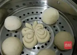 Illustration of how to make jujube steamed buns 4