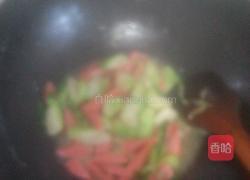 丝瓜炒香肠的做法图解5