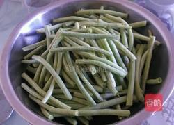 凉拌芝麻豇豆的做法图解1