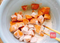 糖汁地瓜的做法图解1