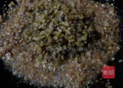 Illustration of how to make fried rice with minced meat 4