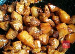 红烧肉烧土豆的做法图解7