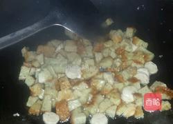 红萝卜炒玉米的做法图解2