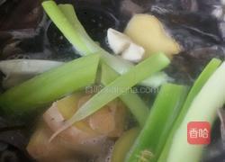 清汤羊杂炖海带。的做法图解3