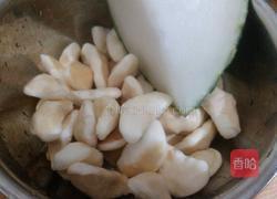 菱角冬瓜煲筒骨的做法图解2