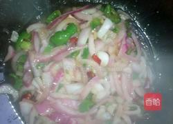 爆炒洋葱的做法图解2