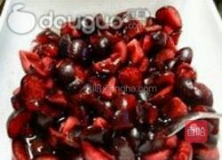 樱桃黑森林蛋糕的做法图解3