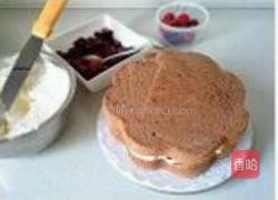 樱桃黑森林蛋糕的做法图解8