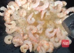洋葱虾仁炒鸡蛋的做法图解3
