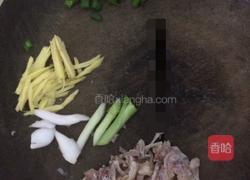 鱿鱼炒丝瓜的做法图解2