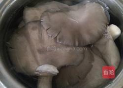 脆煎平菇的做法图解2