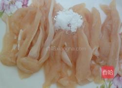 榨菜丝炒鸡胸脯肉的做法图解2