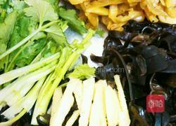 榨菜丝炒鸡胸脯肉的做法图解5