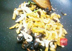 榨菜丝炒鸡胸脯肉的做法图解9