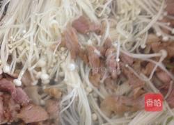 金针菇炒肉的做法图解4