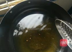 油酥花生米的做法图解1