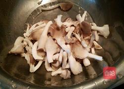 西红柿炒蘑菇的做法图解1